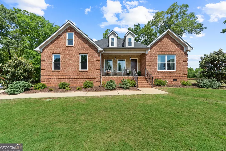 Exterior - 104 Old Oak Dr, Forsyth, GA 31029 photo 1 of 3