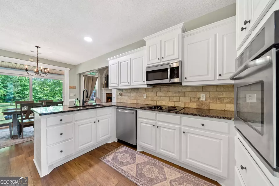 Kitchen - 104 Old Oak Dr, Forsyth, GA 31029 photo 5 of 6