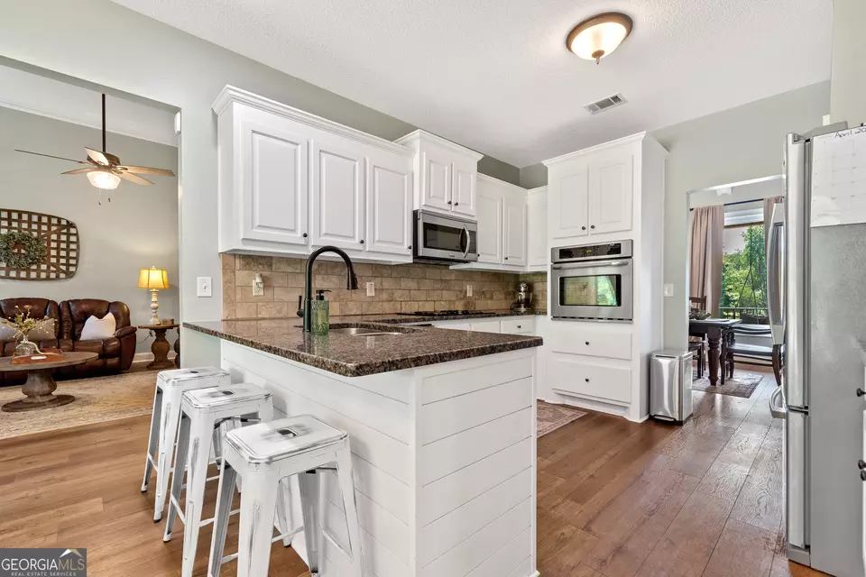 Kitchen - 104 Old Oak Dr, Forsyth, GA 31029 photo 3 of 6