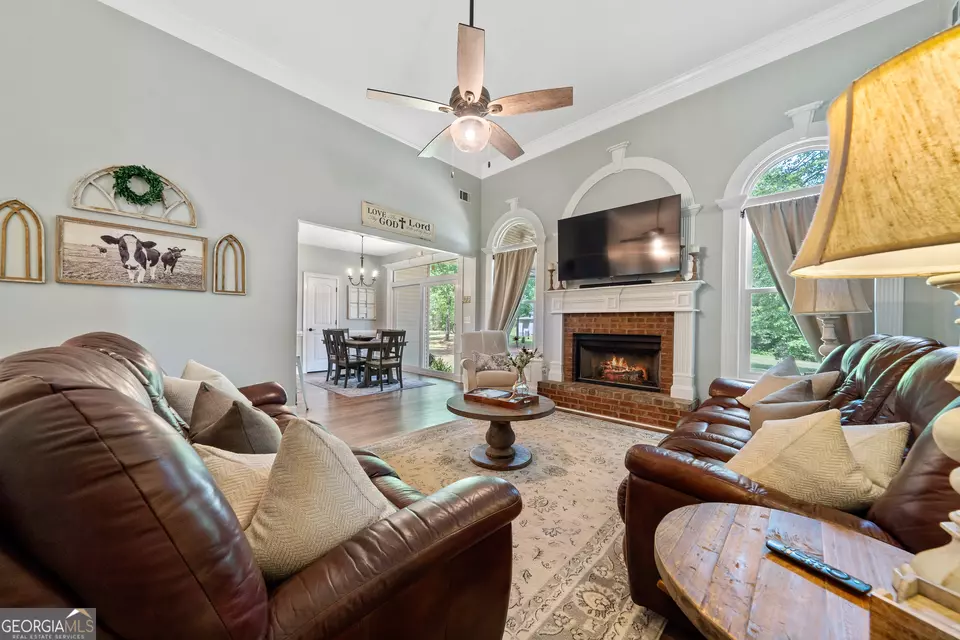 Living - 104 Old Oak Dr, Forsyth, GA 31029 photo 2 of 3