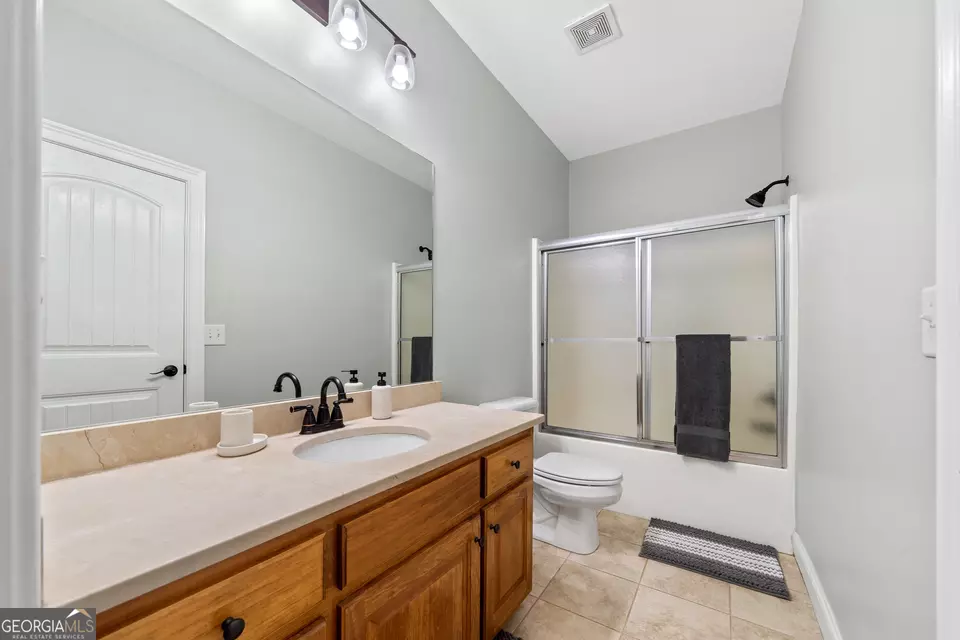 Bath - 104 Old Oak Dr, Forsyth, GA 31029 photo 4 of 4