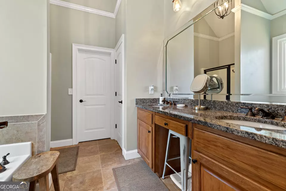Bath - 104 Old Oak Dr, Forsyth, GA 31029 photo 1 of 4