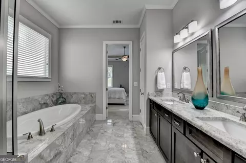 Bath - 5741 Autumn Flame Dr, Braselton, GA 30517 photo 6 of 9