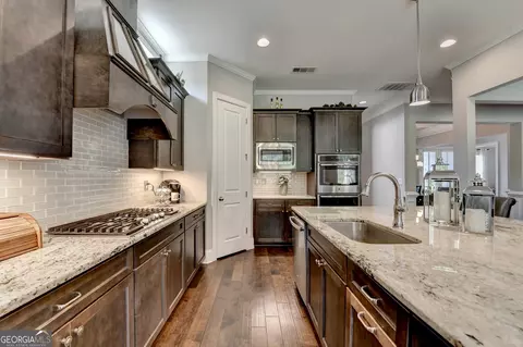 Kitchen - 5741 Autumn Flame Dr, Braselton, GA 30517 photo 10 of 12