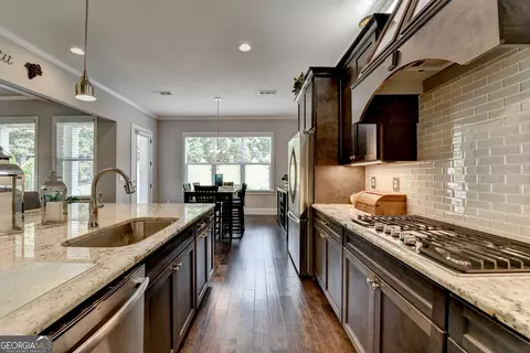 Kitchen - 5741 Autumn Flame Dr, Braselton, GA 30517 photo 8 of 12