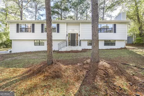 208 Lake Front Dr, Warner Robins, GA 31088