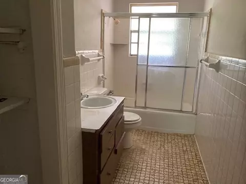 Bath - 218 Lassiter Dr, Dublin, GA 31021 photo 3 of 3