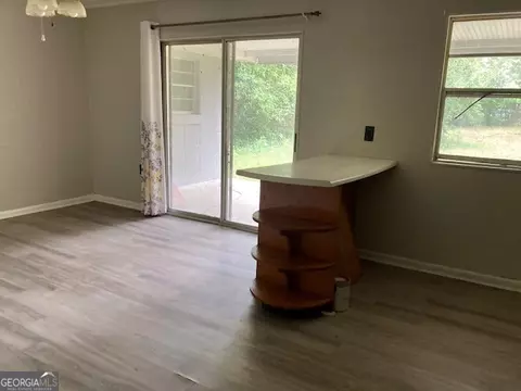Living - 218 Lassiter Dr, Dublin, GA 31021 photo 2 of 3