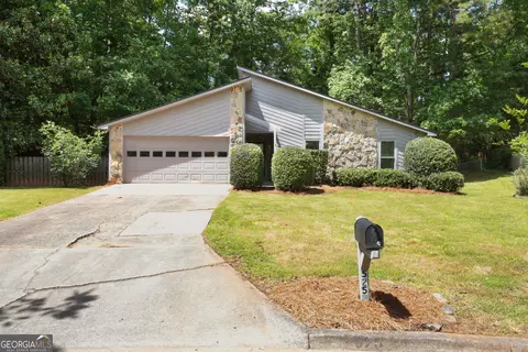 525 Forest Pl, Roswell, GA 30076