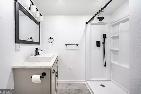 Bath - 323 Robert Taylor Rd, Lagrange, GA 30240 photo 1 of 2