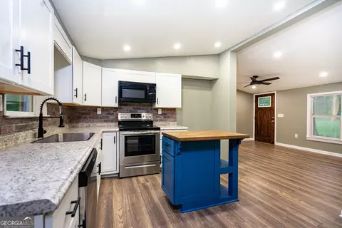 Kitchen - 323 Robert Taylor Rd, Lagrange, GA 30240 photo 3 of 3
