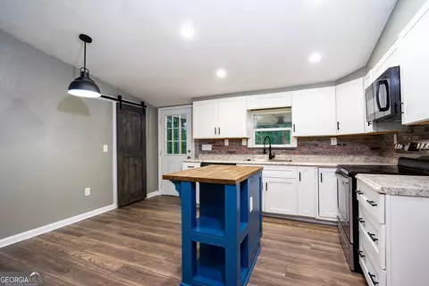 Kitchen - 323 Robert Taylor Rd, Lagrange, GA 30240 photo 1 of 3