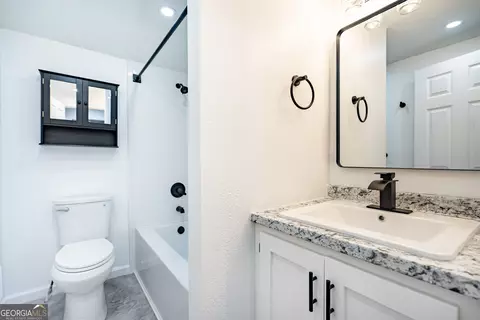 Bath - 323 Robert Taylor Rd, Lagrange, GA 30240 photo 2 of 2