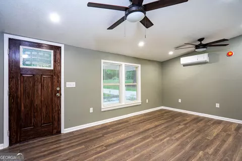 Living - 323 Robert Taylor Rd, Lagrange, GA 30240 photo 1 of 2