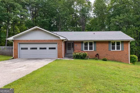 295 Merrydale Dr, Fayetteville, GA 30215