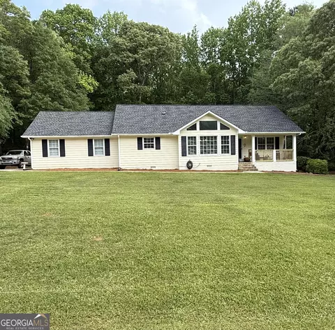 60 Carriage Gate Dr, Sharpsburg, GA 30277