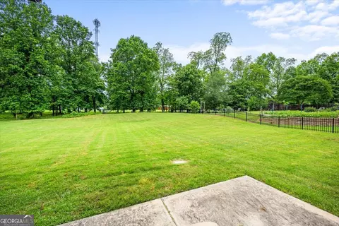 Exterior - 135 Broadleaf Dr, Macon, GA 31210 photo 6 of 9