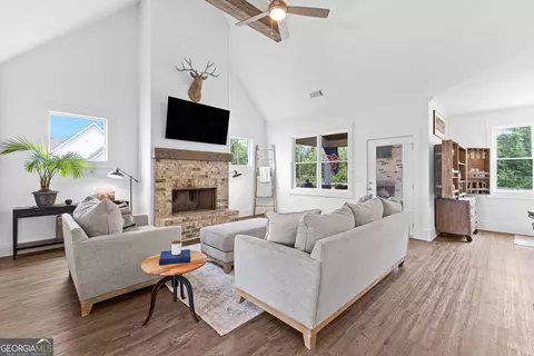 Living - 149 Conner Ln, Williamson, GA 30292 photo 1 of 3