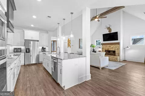 Kitchen - 149 Conner Ln, Williamson, GA 30292 photo 2 of 3