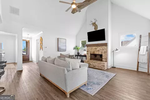 Living - 149 Conner Ln, Williamson, GA 30292 photo 3 of 3