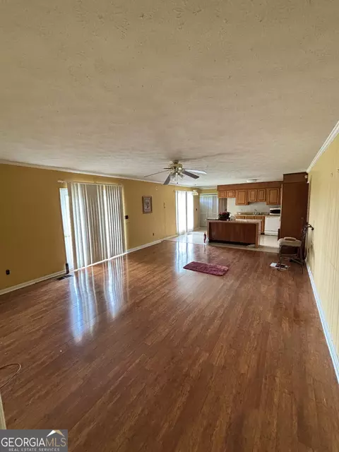 Living - 378 Arena Rd, Perry, GA 31069 photo 4 of 7