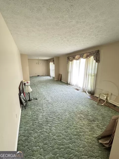 Living - 378 Arena Rd, Perry, GA 31069 photo 5 of 7