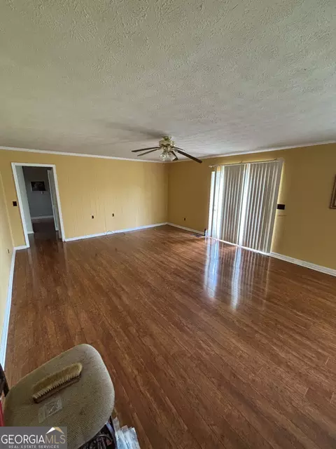 Living - 378 Arena Rd, Perry, GA 31069 photo 3 of 7