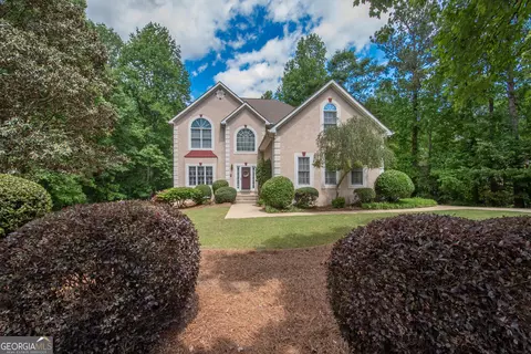 215 Barrington Grange Dr, Sharpsburg, GA 30277