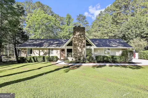 180 Willow Lake Ln, Sharpsburg, GA 30277