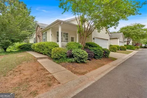 627 W Oaks Dr, Woodstock, GA 30188