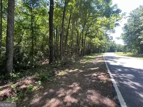 525 E Church Dr, Sandersville, GA 31082