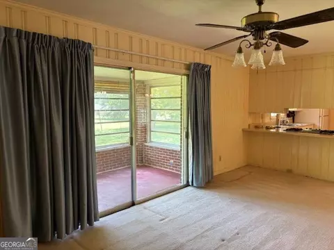 Living - 18 North Ave, Hampton, GA 30228 photo 7 of 9