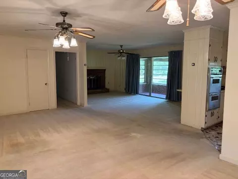 Living - 18 North Ave, Hampton, GA 30228 photo 3 of 9