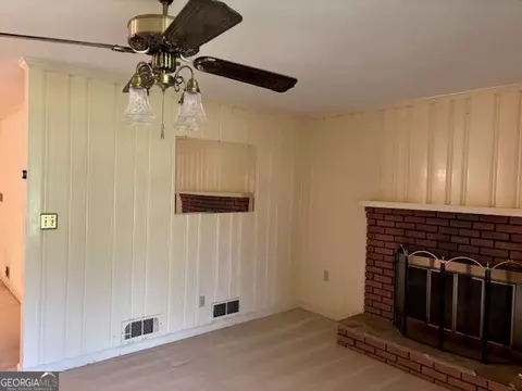 Living - 18 North Ave, Hampton, GA 30228 photo 6 of 9