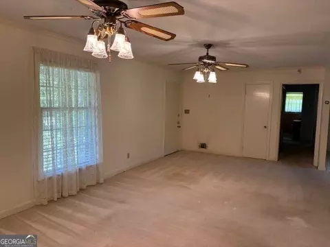 Living - 18 North Ave, Hampton, GA 30228 photo 4 of 9