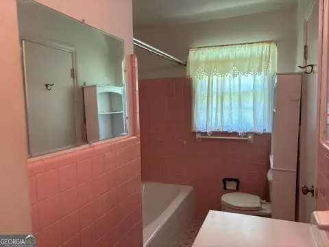Bath - 18 North Ave, Hampton, GA 30228 photo 1 of 3