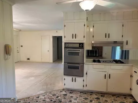 Kitchen - 18 North Ave, Hampton, GA 30228 photo 1 of 3