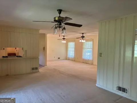 Living - 18 North Ave, Hampton, GA 30228 photo 9 of 9