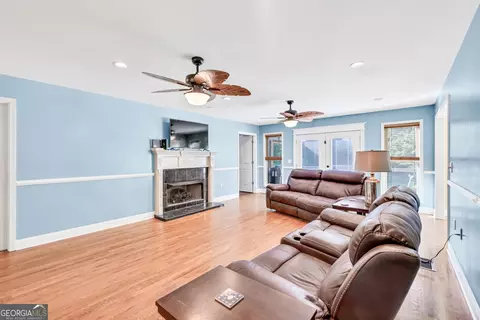 Living - 1362 We King Rd, Commerce, GA 30530 photo 5 of 6