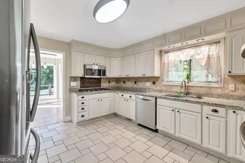Kitchen - 1362 We King Rd, Commerce, GA 30530 photo 1 of 5