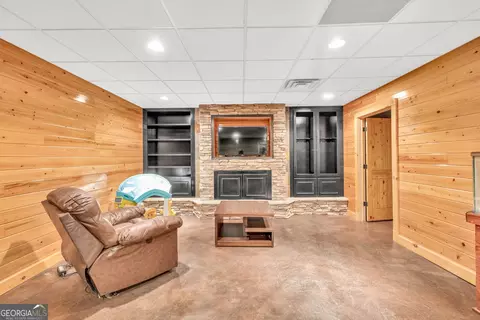 Living - 1362 We King Rd, Commerce, GA 30530 photo 6 of 6