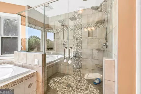 Bath - 1362 We King Rd, Commerce, GA 30530 photo 5 of 10