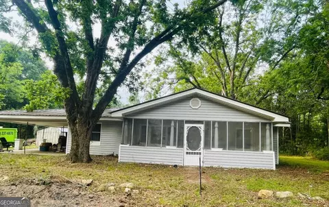 74 Teague Ln, Glennville, GA 30427
