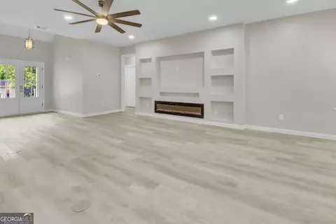 Living - 6022 Fieldcrest Dr, Morrow, GA 30260 photo 3 of 4