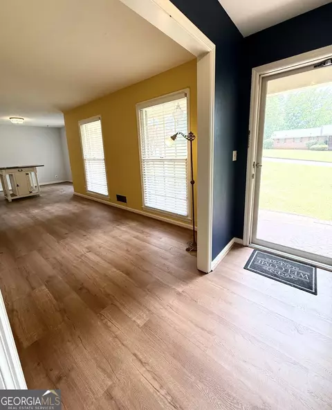 210 N Chilton Cres, Lagrange, GA 30240 photo 6