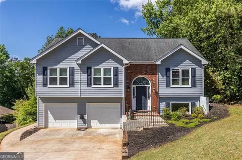 1215 Smoke Hill Ln, Hoschton, GA 30548