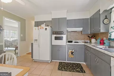 Kitchen - 154 Willowdell Dr, Toccoa, GA 30577 photo 1 of 2