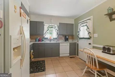 Kitchen - 154 Willowdell Dr, Toccoa, GA 30577 photo 2 of 2