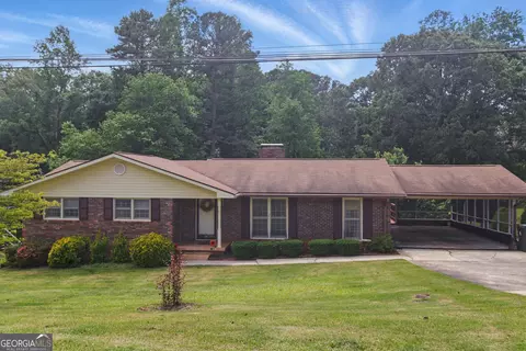 Exterior - 154 Willowdell Dr, Toccoa, GA 30577 photo 1 of 9