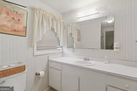 Bath - 154 Willowdell Dr, Toccoa, GA 30577 photo 4 of 4